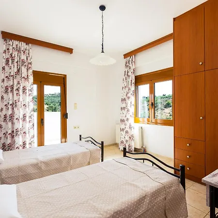 Villa Eleftheria: 5 Bedroom With Pool & Jacuzzi In Panormo! Pánormos