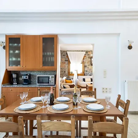 Eleftheria: 5 Bedroom With Pool & Jacuzzi In Panormo! *