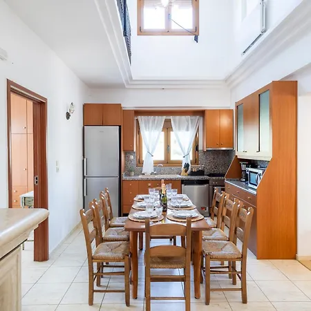 Eleftheria: 5 Bedroom With Pool & Jacuzzi In Panormo! *