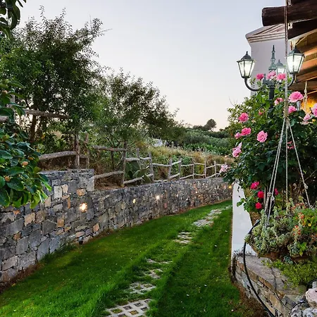 Eleftheria: 5 Bedroom With Pool & Jacuzzi In Panormo! 빌라 Pánormos