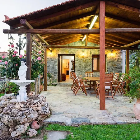 빌라 Eleftheria: 5 Bedroom With Pool & Jacuzzi In Panormo!