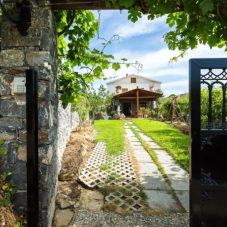 빌라 Eleftheria: 5 Bedroom With Pool & Jacuzzi In Panormo! *