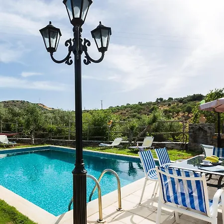 빌라 Eleftheria: 5 Bedroom With Pool & Jacuzzi In Panormo! Pánormos