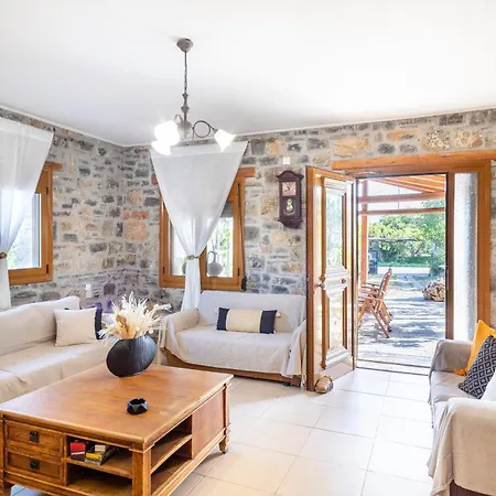Eleftheria: 5 Bedroom With Pool & Jacuzzi In Panormo! Pánormos
