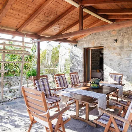 Eleftheria: 5 Bedroom With Pool & Jacuzzi In Panormo! Pánormos